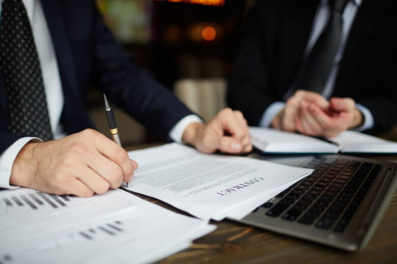 5 Tips on Finding a Good Contract Lawyer Emlii